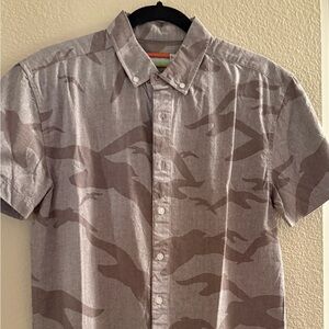 Casual Men's Shirt with Brown Camouflage Pattern